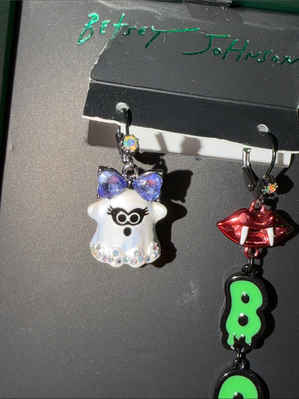 Betsey Johnson White Ghost & Green BOO Dangle Earrings. Halloween. In gift box. - Picture 6 of 8
